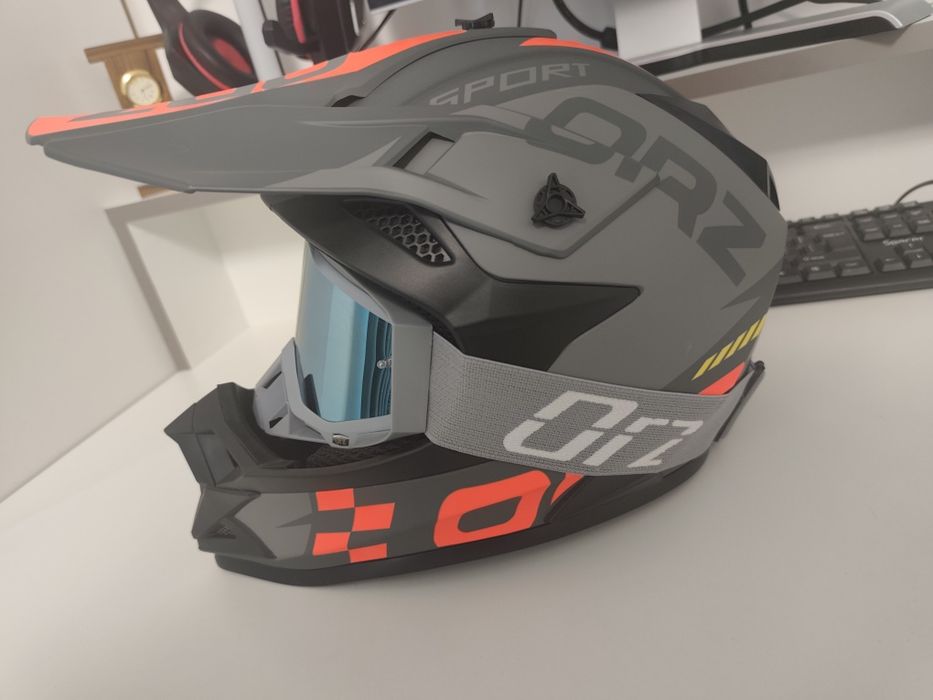 Vând cască Enduro