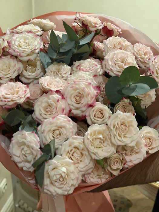 Пионовидные розы свежие