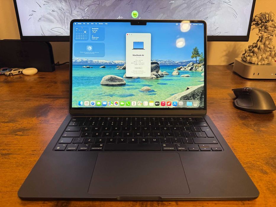 Macbook Air M2 13" 2022 8GB RAM 256GB SSD PUTIN FOLOSIT