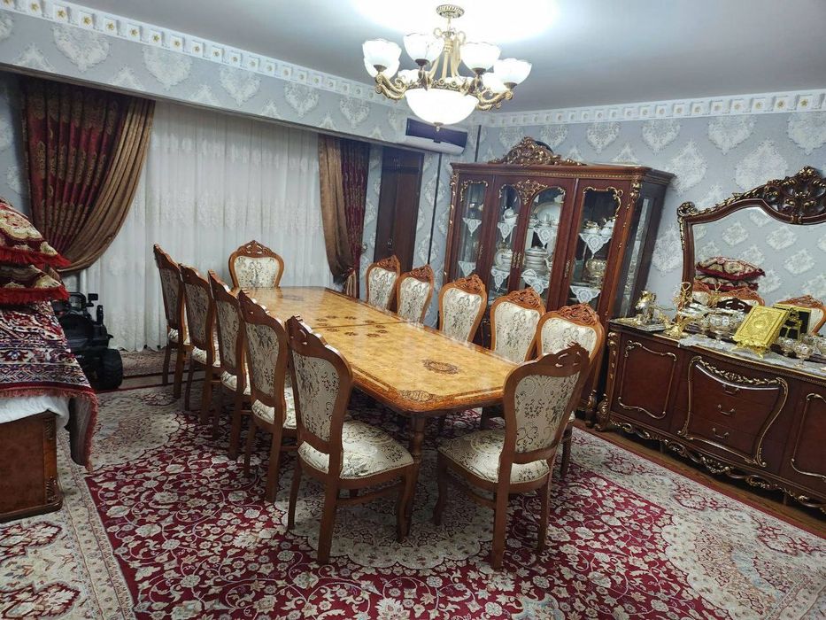 Dom sotiladi 4 hona 2 ta sanuzel 9 etaj 7 etaji