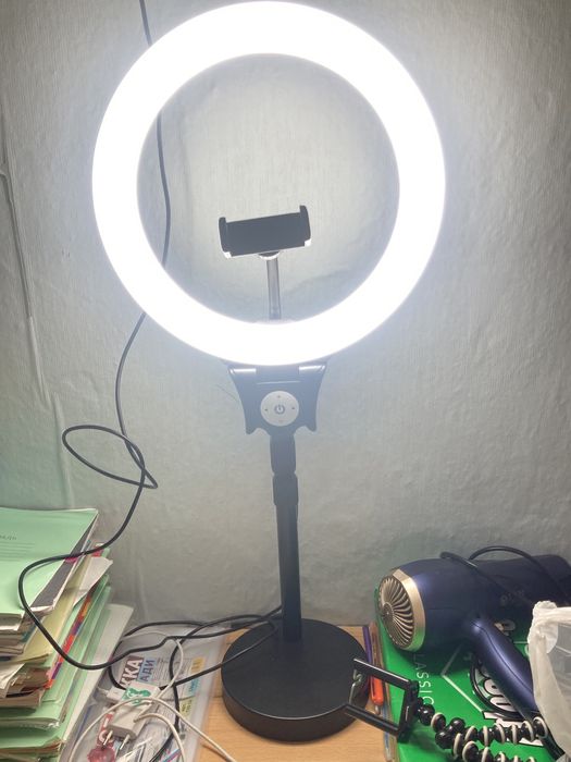Кольцевая лампа настольная
