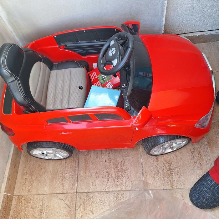 Не работи .Най вероятно е акумолатора защото не е карана много време.