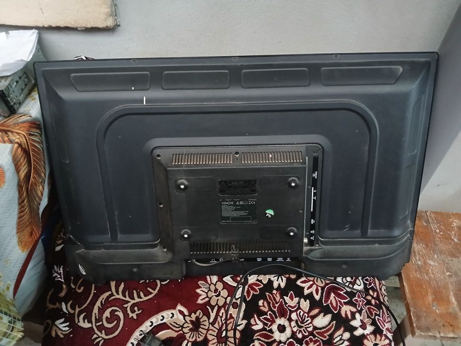 Vând televizor pentru piese