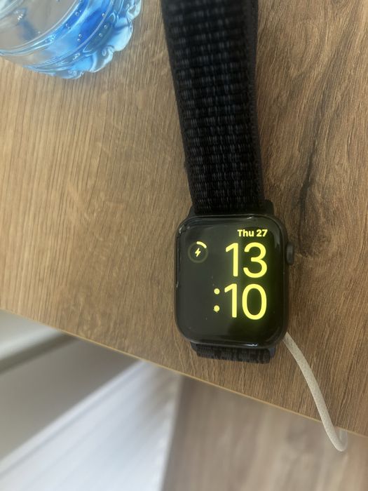Продавам смарт часовник на apple
