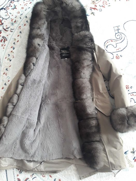 Продам парку с натуральным мехом