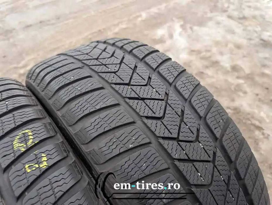 SET 4 Anvelope Iarna 225/40 R19 PIRELLI Sottozero 3 93H