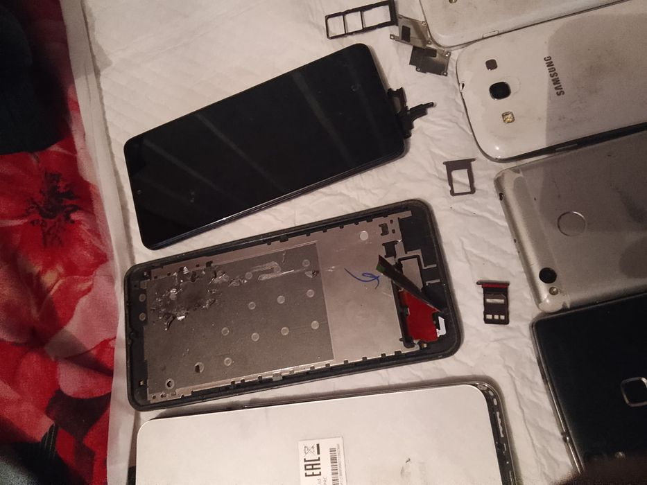 Продам телефоны на запчасти