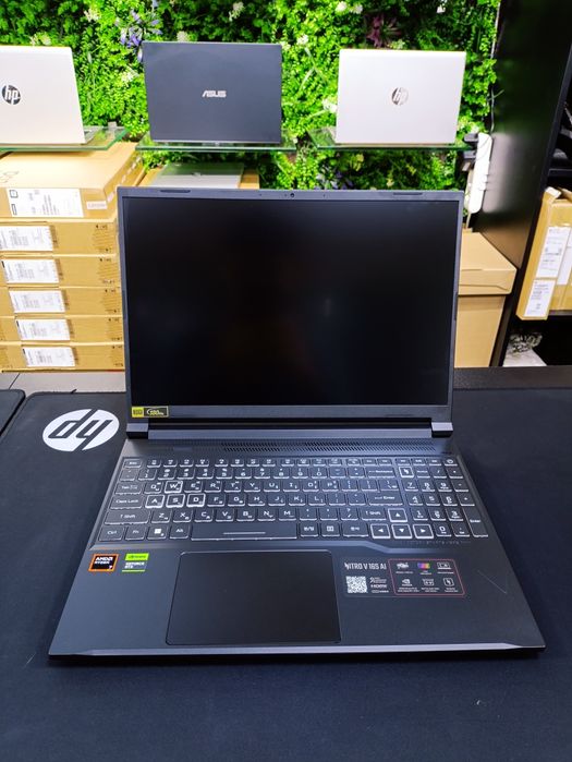 Acer Nitro v16 Ai