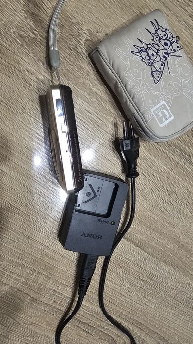 Ретро Дигитален Фотоапарат Sony Cyber-shot DSC- W570 (1Б.1МР Zeiss) КАТО НОВ!ПЪЛЕН
lonumaume kak