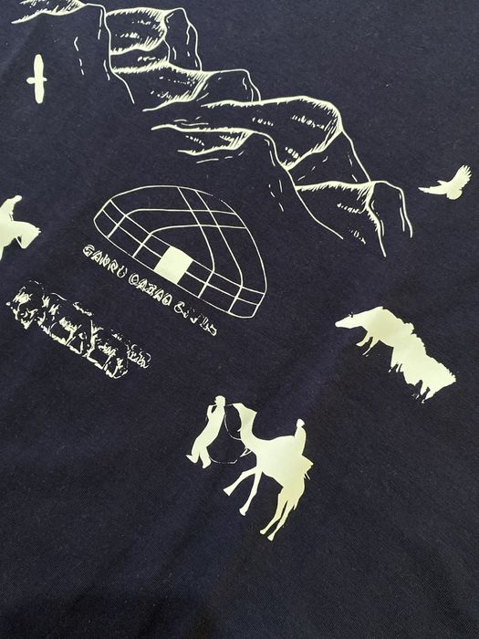 Темно-синяя футболка