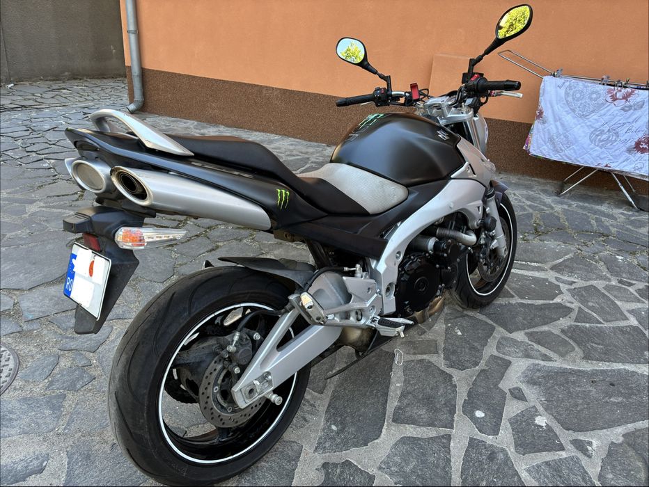 Suzuki GSR600 2007
