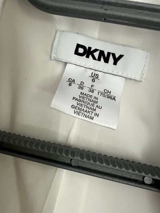 Елегантна рокля DNKY