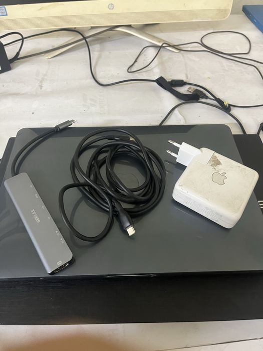 MacBook Pro 13,3 256g 2020 M1