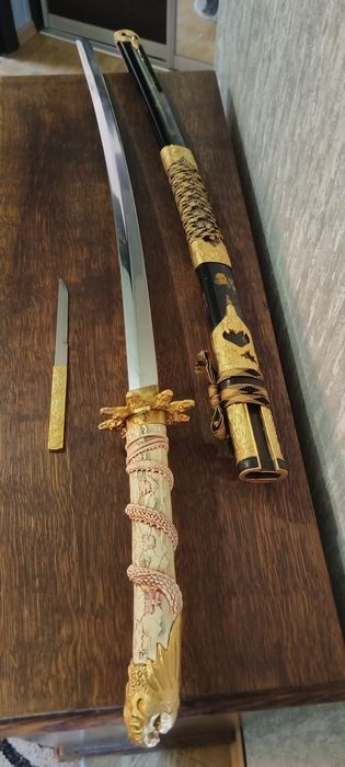 Продам катаны сувенирные.