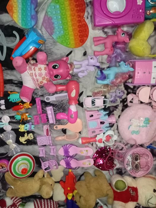 Продам игрушки для девочки