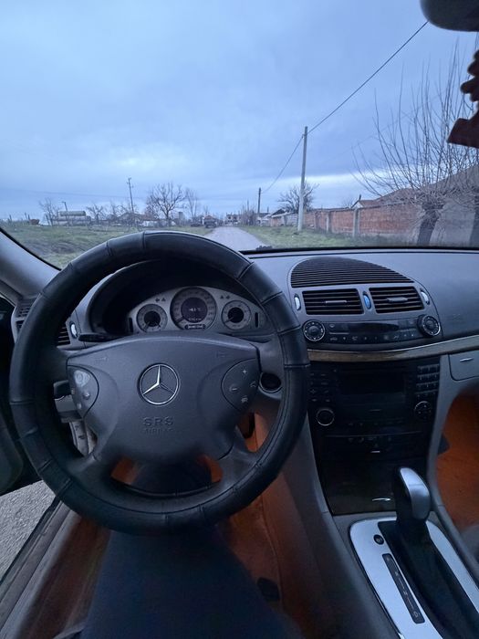 Mercedes E320 w211