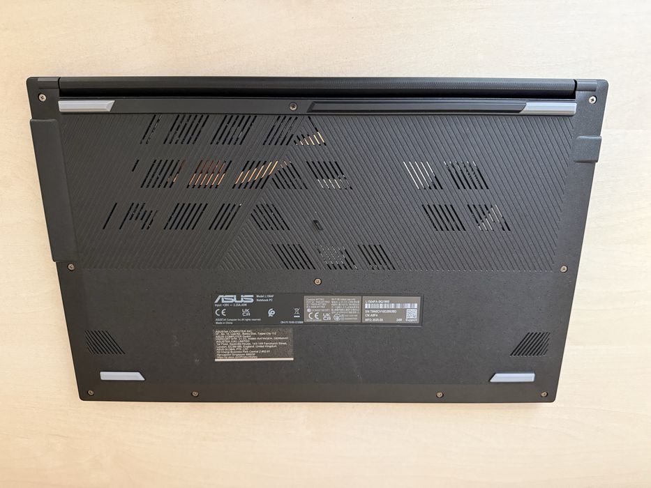 Asus Vivobook OLED E1504F Ryzen 7520u 512 SSD 8GB Ram