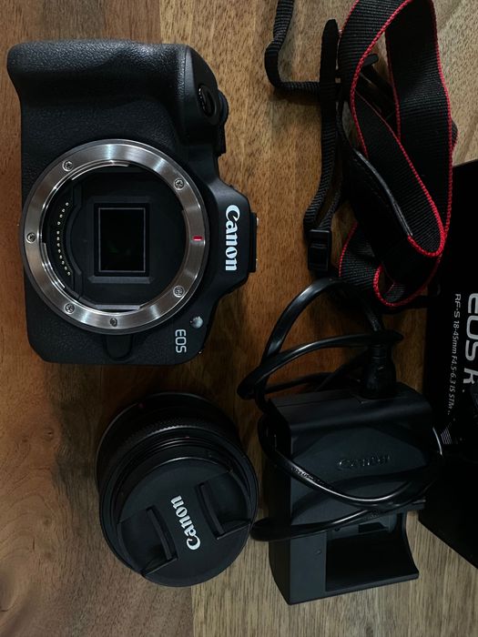 Canon EOS R100 RF-S 18-45mm F4.5-6.3 IS STM KIT