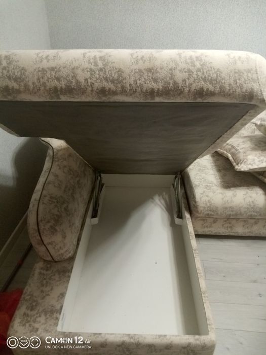 Угловой диван для зала