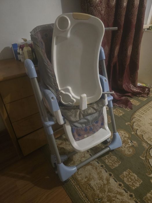 Продам детскии столик