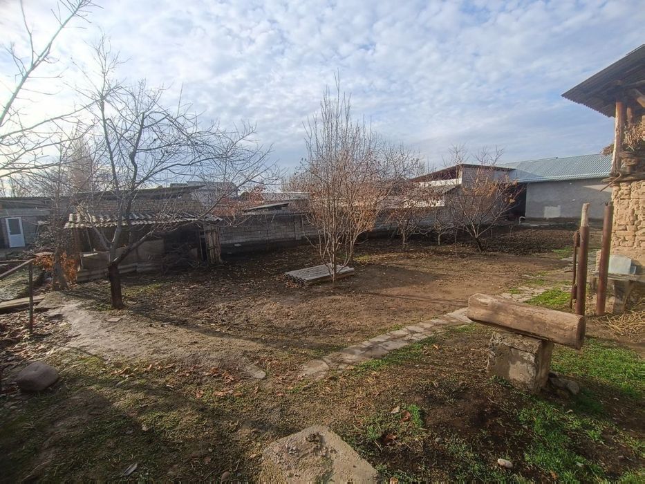 Уй сотилады яанги тошкент ортасидан 8сотик йер + 2 сотик захвати бор