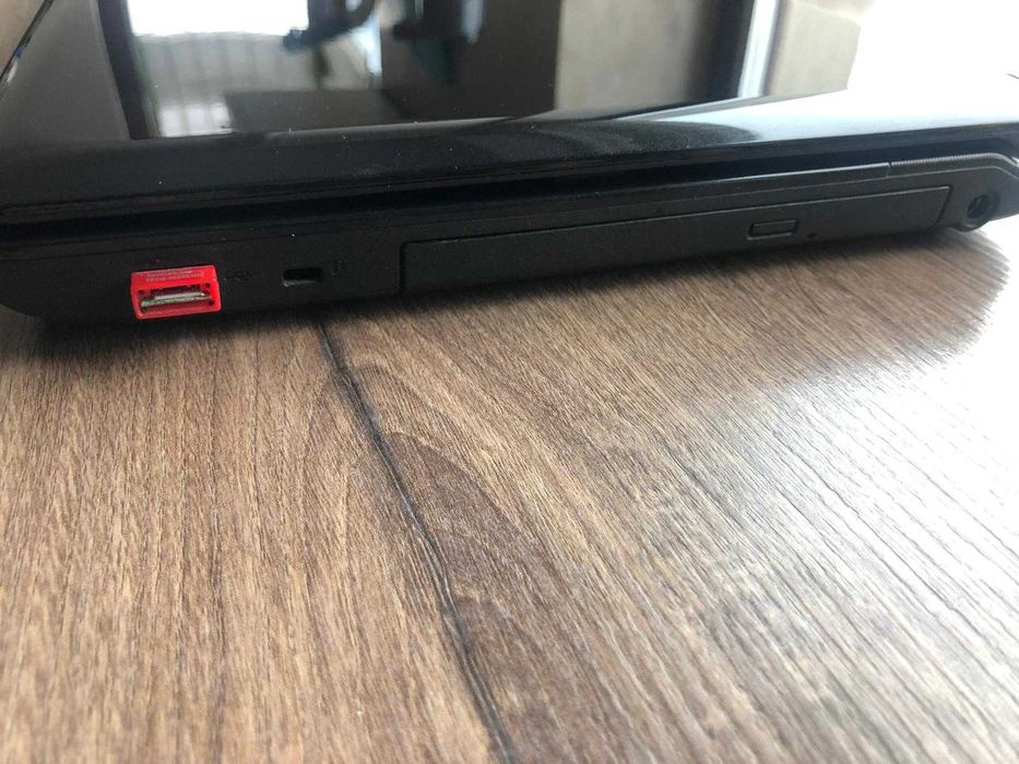 Laptop Fujitsu AH530, Intel i3, RAM 4 GB, HDD 111 GB, 15.6”, DVD-RW