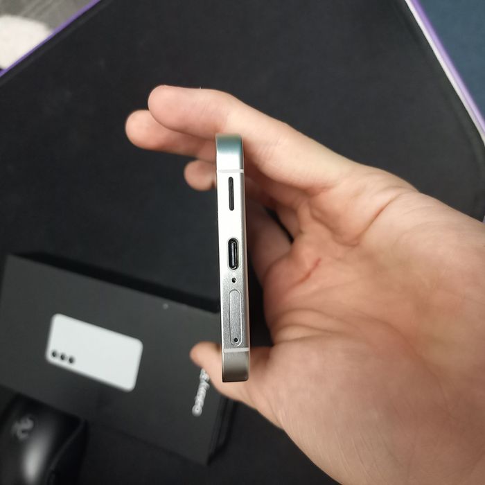 Samsung s24,хороший.