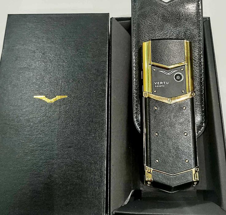 Телефон VERTU луксозен мобилен телефон Верту Vertu Signature