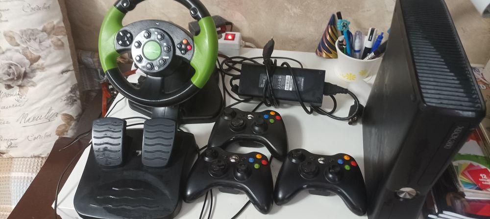 Xbox 360 GTA 4 cu volan