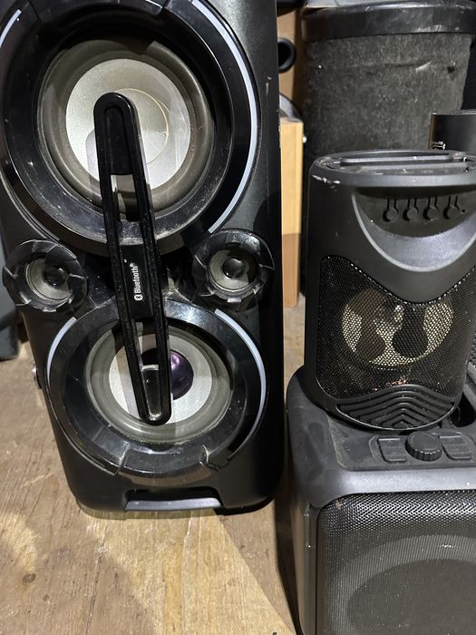 Vând diferite boxe portabile