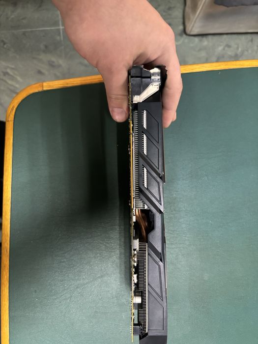 Продам видеокарту Gigabyte GeForce GTX 1070 8GB