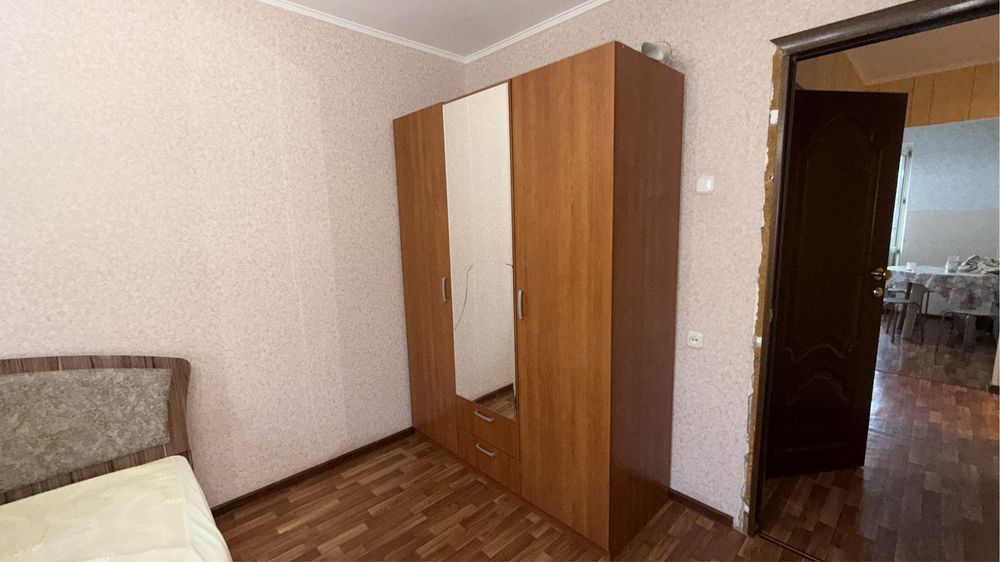 Продам шкаф (сломанно зеркало)