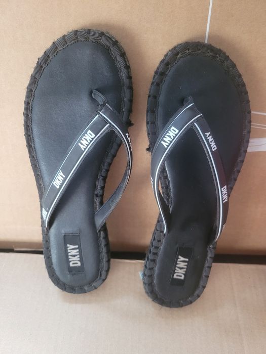 Дамсси Чехли DKNY