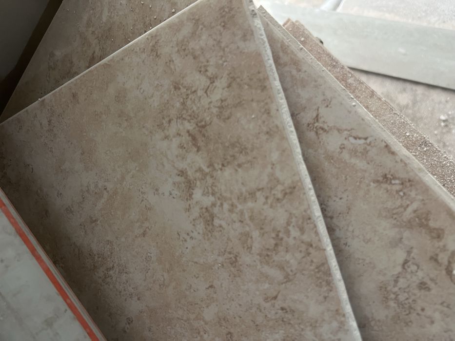 Кафель в ванную или туалет б/у даром