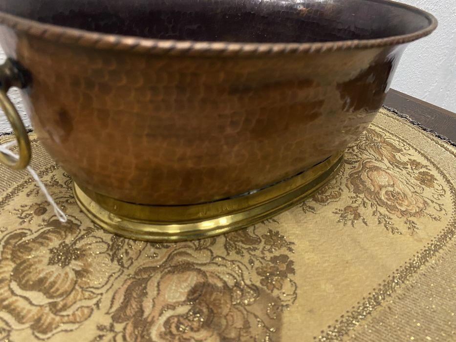 Кашпа меден овален съд с месингова основа Европа 1950 1970