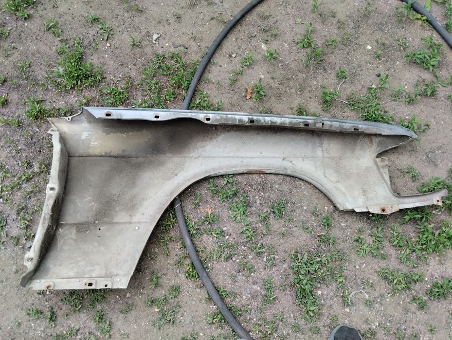 Крыло левое Мерседес 190
