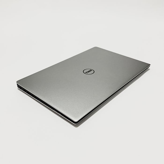 Лаптоп DELL XPS 9360