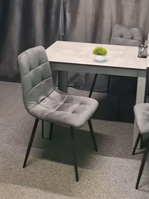 Продам  стол и стулья комплект 3штуки новые