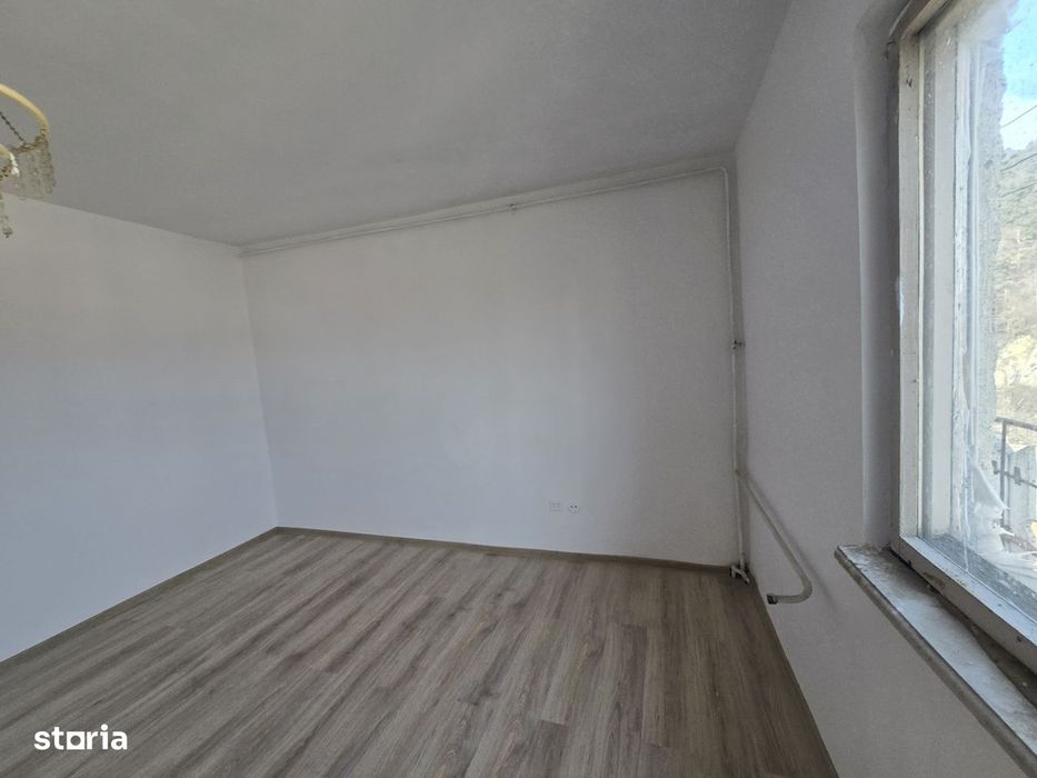 OFERTĂ: Apartament o cameră cu balcon bloc de apartamente!