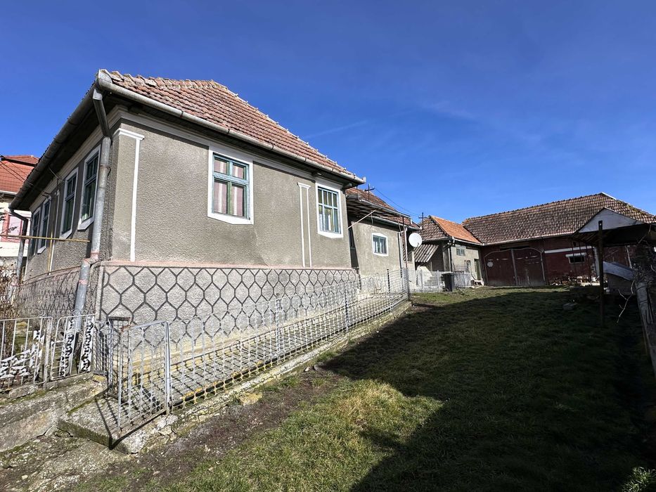 Casa cu teren generos 4000mp, utilitati, acces A10, sat Dumbrava