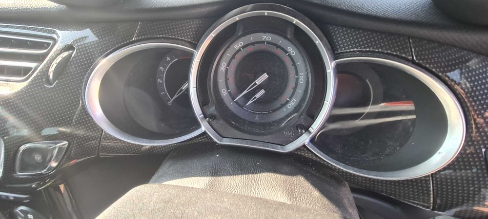 Citroen ds3, на части.