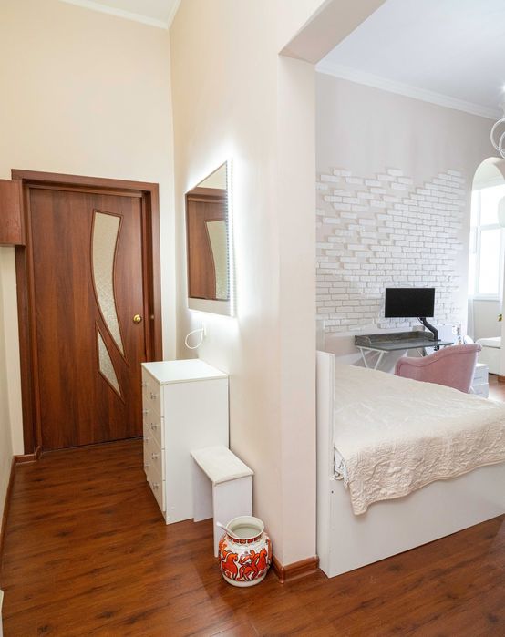 Светлая 2-комнатная сталинка с высокими потолками у метро Минор