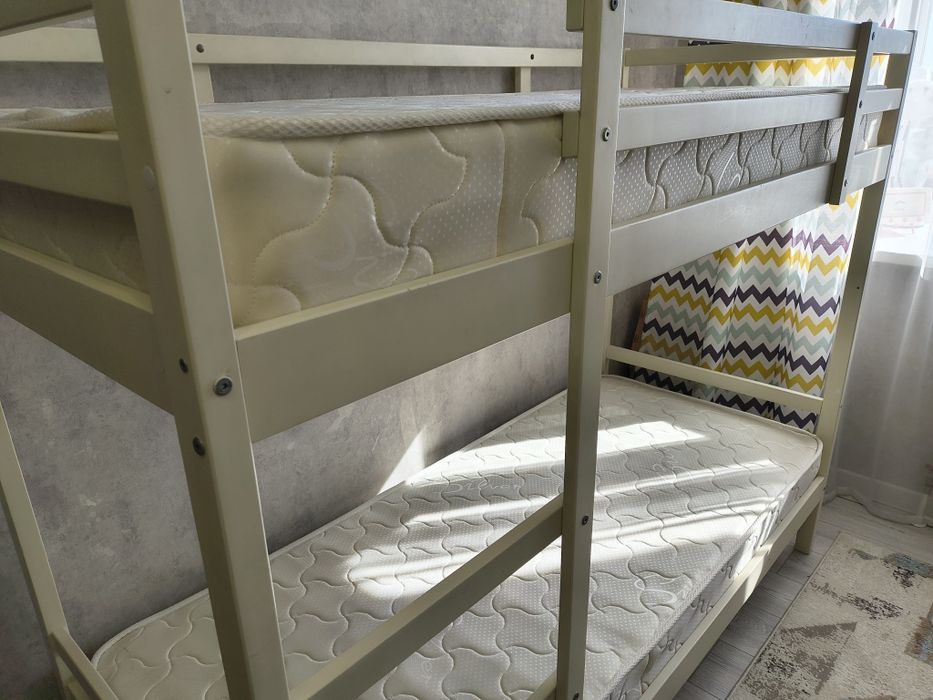 Двухъярусная кровать