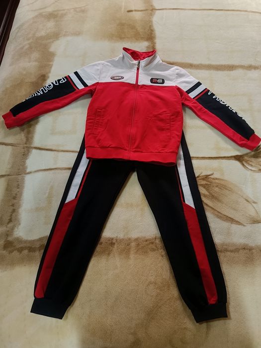 Спортивный костюм на 9-10 лет