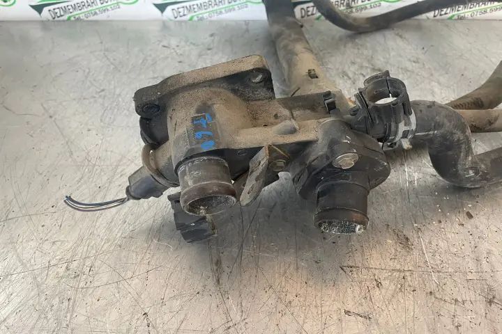 Carcasa termostat 032 121 111 Volkswagen VW Golf 2001 1.4 MT (75 hp)