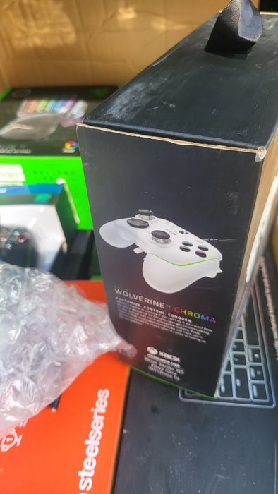 Чисто нов Джоистик Контролер Razer - Wolverine V2 Chroma, бял, Xbox/PC