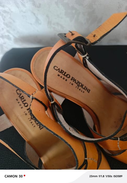 Женские сандалии