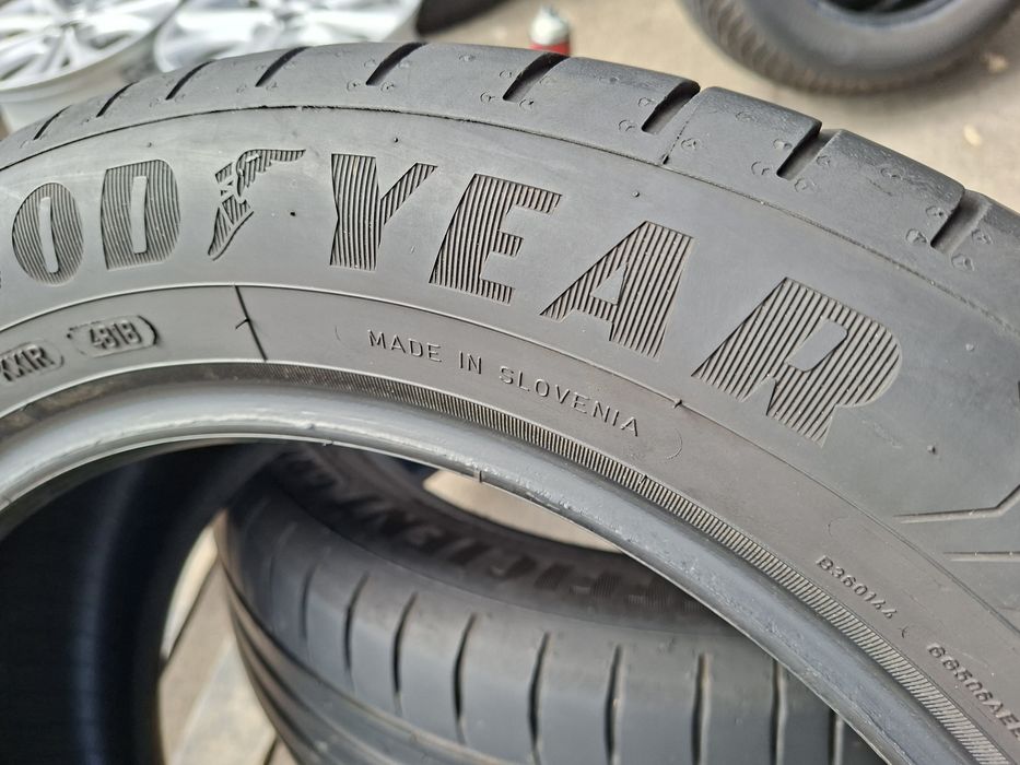 2бр. 215/55/17 Goodyear Efficient Grip Performance