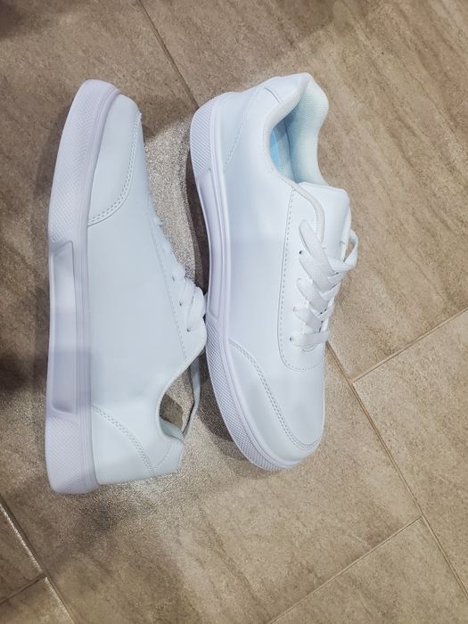 НОВИ Бели Маратонки