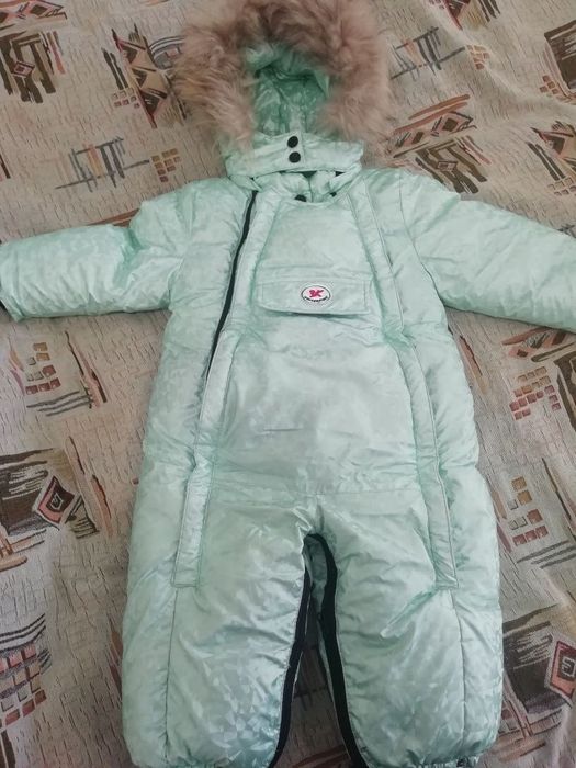 Продам зимней комбенизон для девочки.